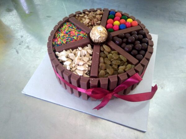 Kit Kat with dry nuts filled cake 1kg 1450